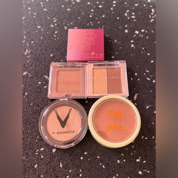 Beauty Bundle | Eyeshadows | Blush | Highlighter - Picture 6 of 12